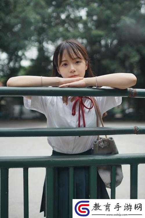 我強行扒開妹妹的腿